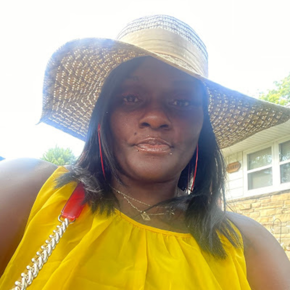 Meet your Posher, Monique